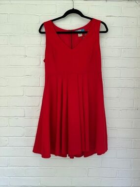 Classic Red Sleeveless V-Neck Dress